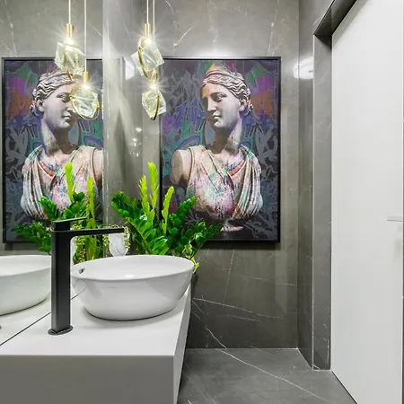 Rahamninov Luxury *